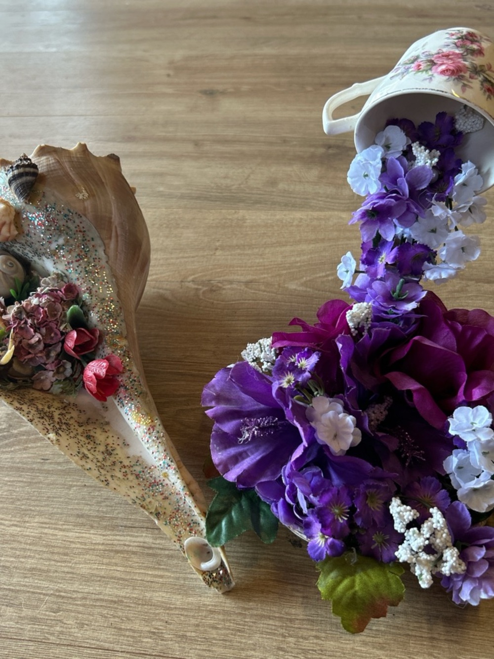 Conch Seashell and Tea Pot Spilling Decorative‎ Set
